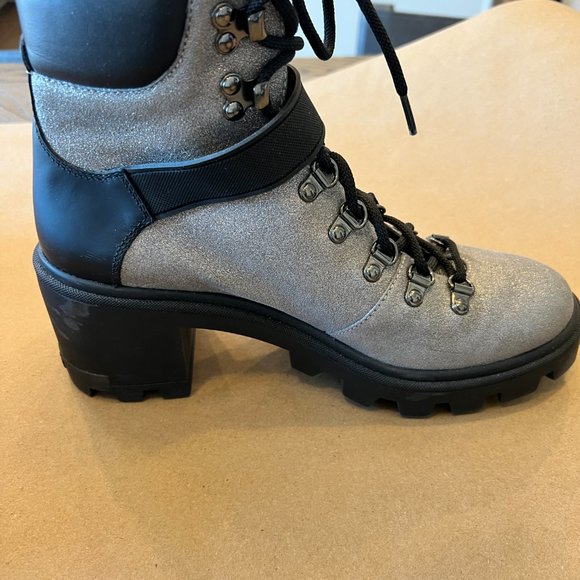 MONCLER Carol Leather Ankle Boots Size 40 - Picture 8 of 16